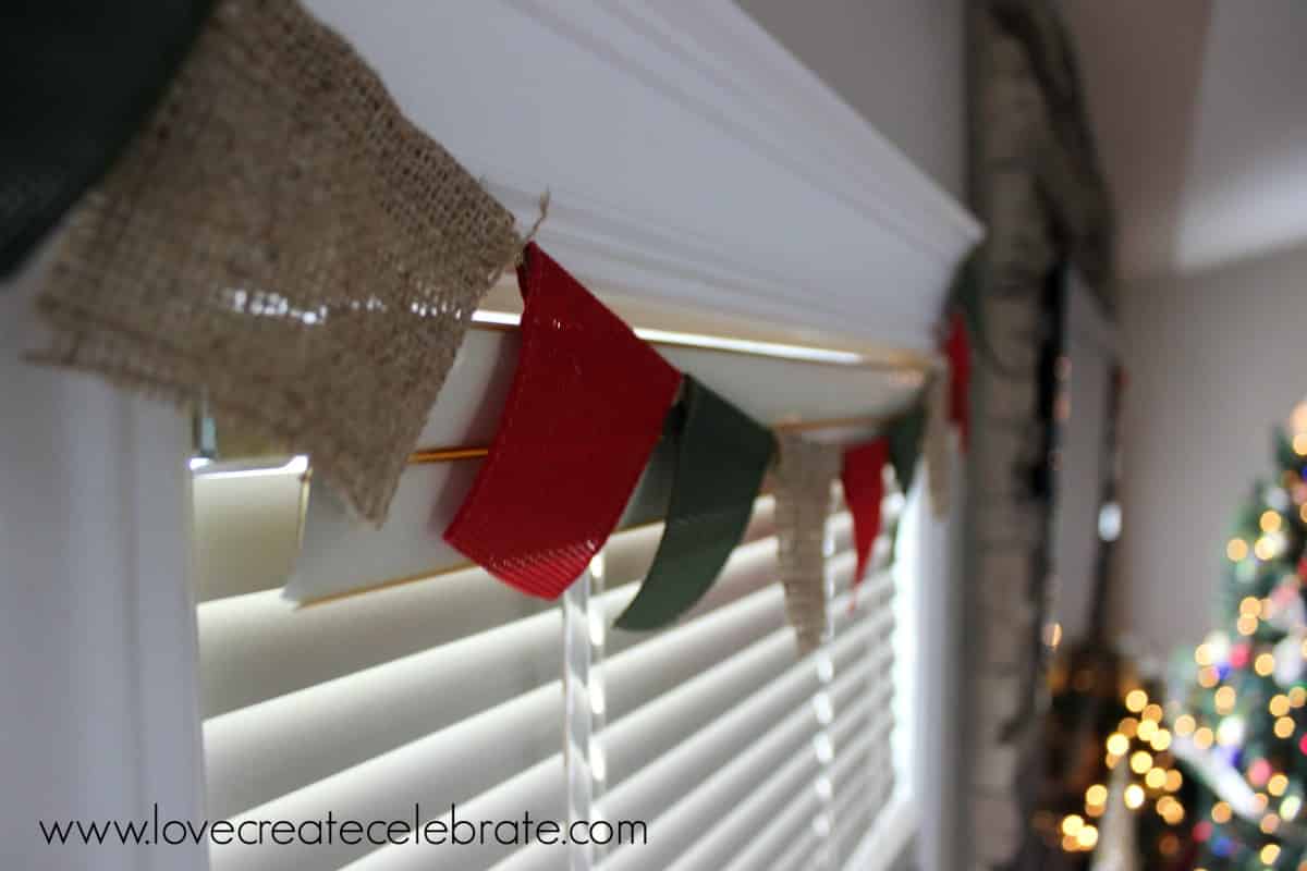 Burlap window garland to add to your burlap Christmas decoration scheme.