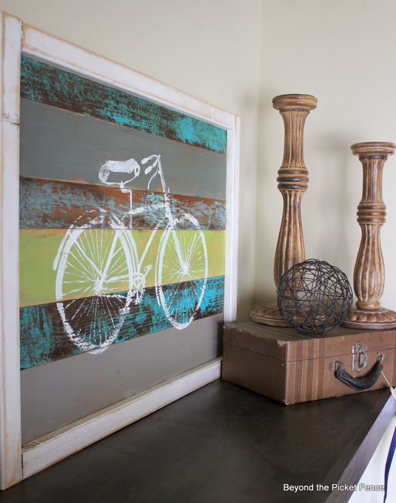 This bicycle wall are looks great with the other vintage accessories. 