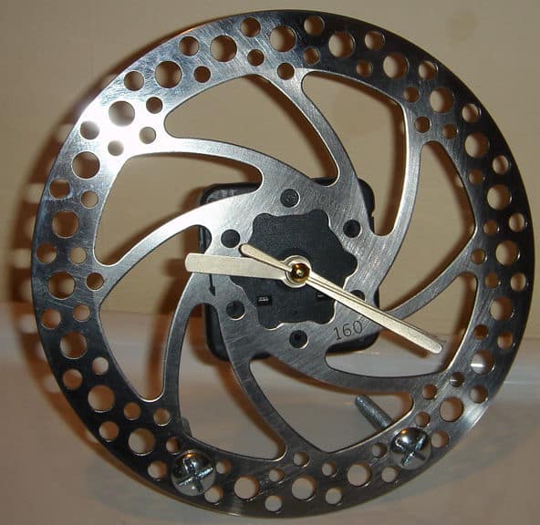 This bicycle brake clock is shiny and makes use of an unexpected item. 