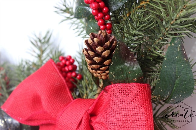 christmas wreath pinecone