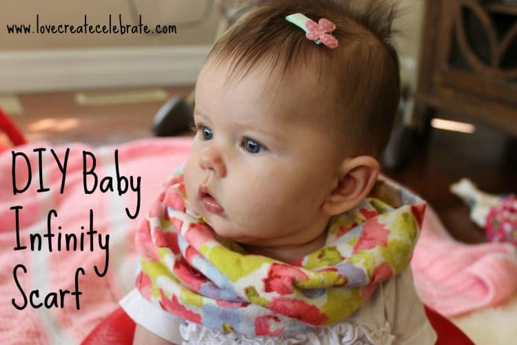This DIY baby accessory is perfect for a family photoshoot! Make this DIY baby infinity scarf