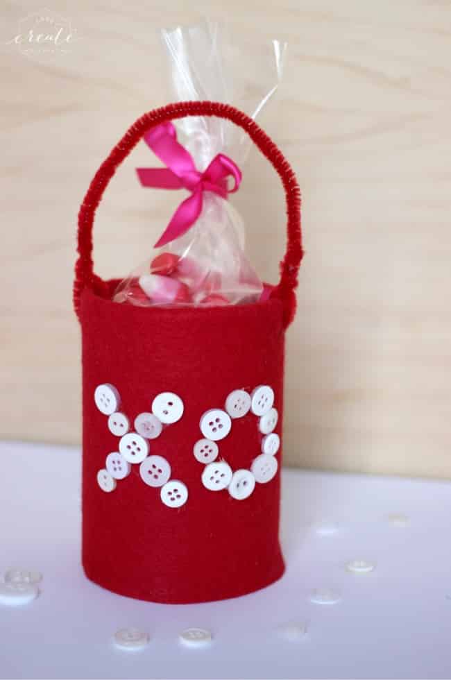 These adorable valentine's tin cans are a perfect, easy craft for kids