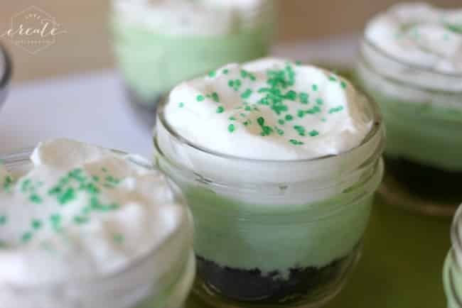 A quick and easy no bake recipe to serve friends and family! Perfect for St. Patrick's Day!