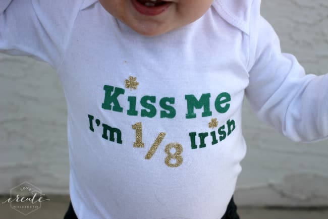 I love this festive St. Patrick's Day Onesie! Definitely want to make one with my Cricut Explore!
