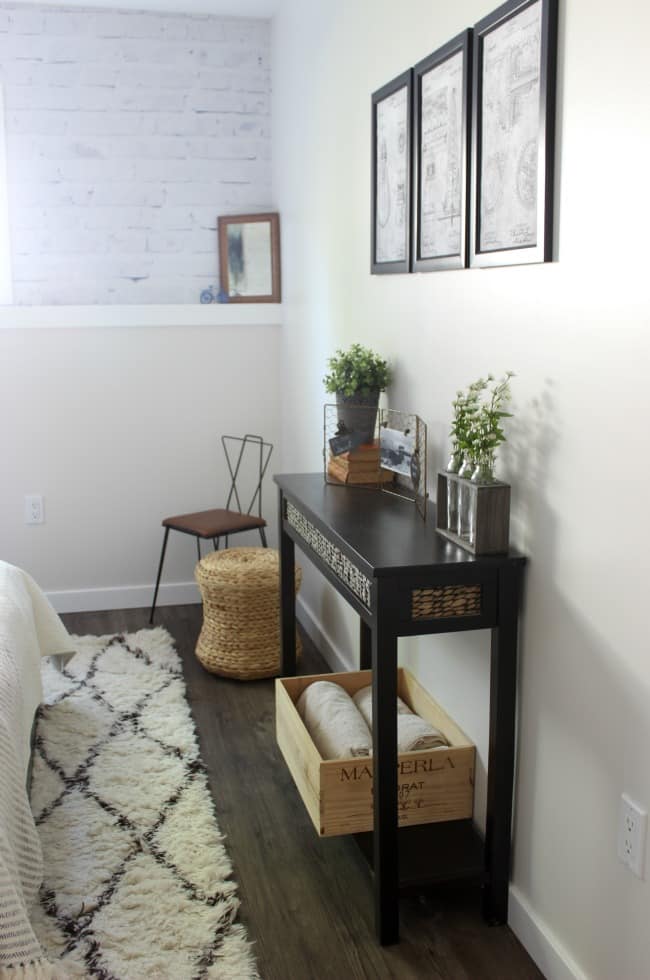 Love the mix of modern and industrial decor in this bedroom design!