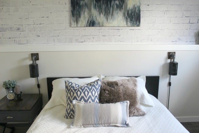 Love the mix of modern and industrial decor in this bedroom design!