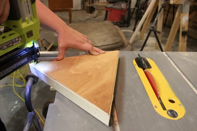 Trace your triangle to make the bottom of the triangle pallet planters