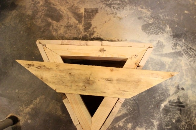 Measure length on top inside edge of the triangle pallet planter