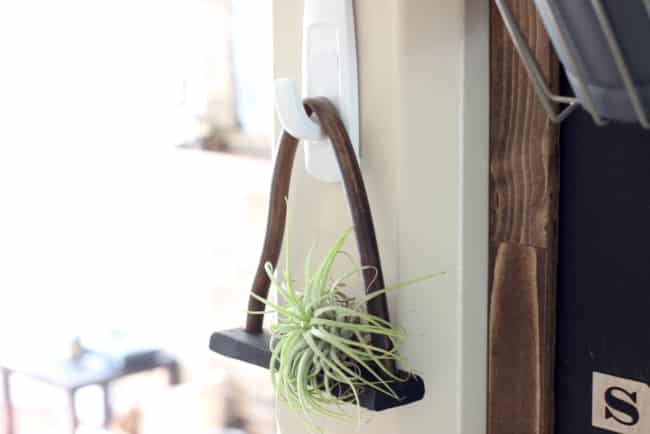 Love this chic DIY shelf for air plants! Black clay and copper are the perfect combination!