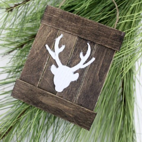 Make these DIY rustic pallet ornaments with a few popsicle sticks and some jute string!