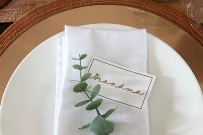 Make perfect handwritten place cards (even if you don't have perfect writing!). Beautiful for any table setting! I'm dreaming of Thanksgiving and Christmas tables :)