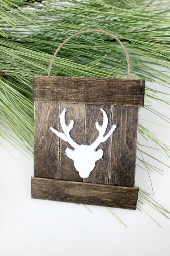 Make these DIY rustic pallet ornaments with a few popsicle sticks and some jute string!