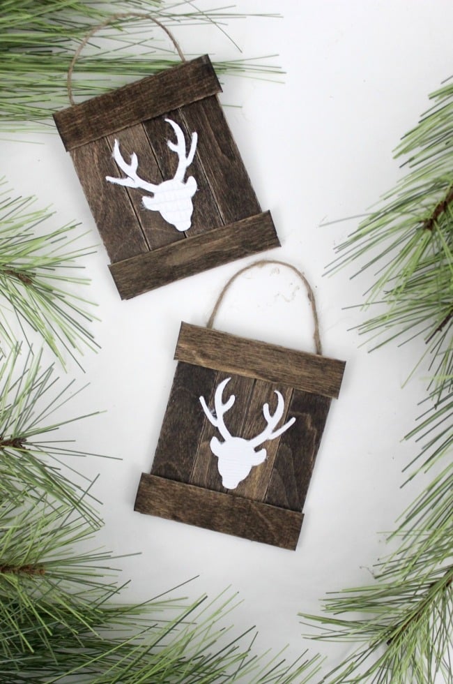 Make these DIY rustic pallet ornaments with a few popsicle sticks and some jute string!