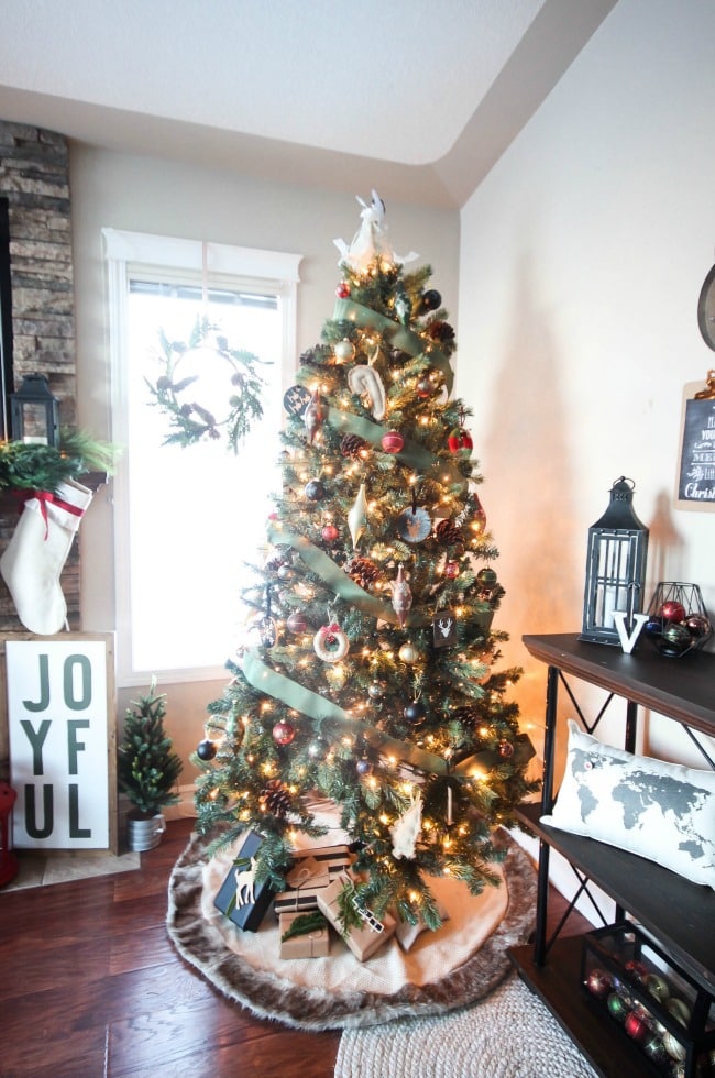 A beautiful rustic and industrial style Christmas Home Tour!