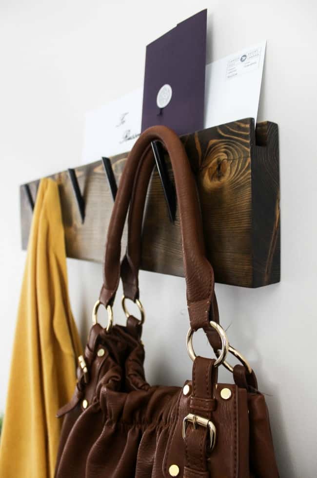 Make your own modern industrial coat rack with these free build plans! The perfect diy idea to organiza any entryway! Love the mail slot on top :)