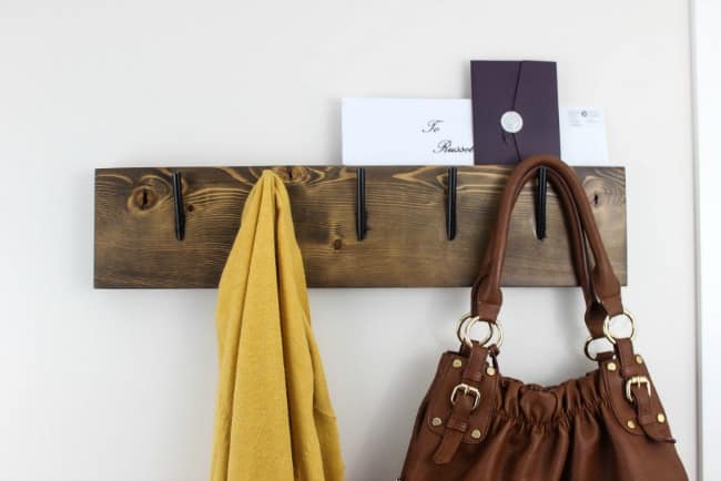 Make your own modern industrial coat rack with these free build plans! The perfect diy idea to organiza any entryway! Love the mail slot on top :)