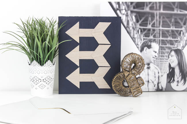 Beautiful wooden home decor idea that doesn't require any power tools! The perfect modern Valentine's day decor, or the perfect piece for your gallery wall :)