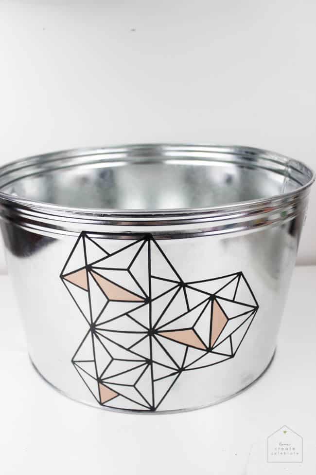 Make this modern geometric planter for any corner in your home. Love the indurstrial chic flair to this home decor project idea!