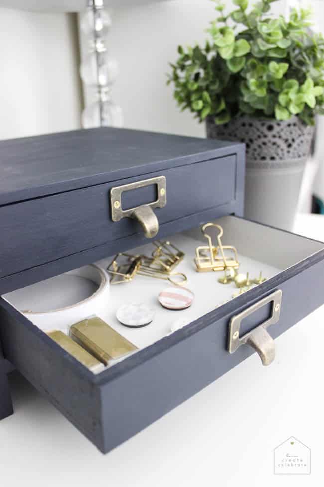 The perfect storage solution for your home office! This modern Desk Organizer took less than 10 minutes to make! 