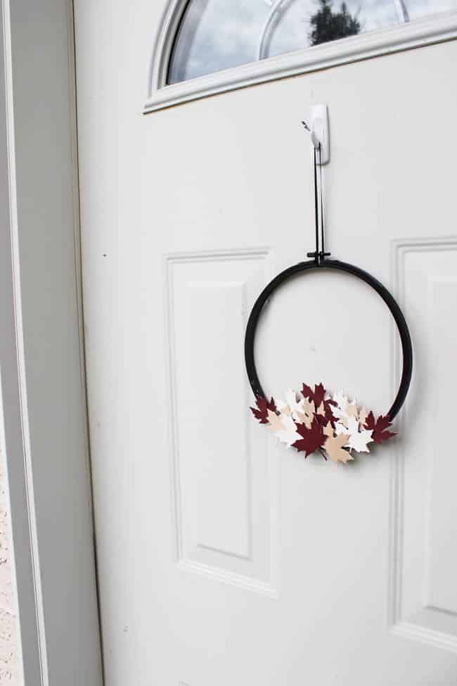 A beautiful modern hoop wreath for Canada Day! Using a simple embroidery hoop and balsa wood maple leaves, you can celebrate the birthday of Canada in style! Love the red, white, and black! 