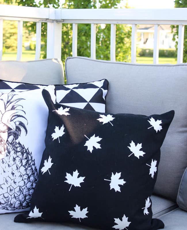 Love this modern take on Canada Day decor! These simple black and white pillows can be made in less than 30 minutes and are perfect for the patio! Perfect quick DIY!
