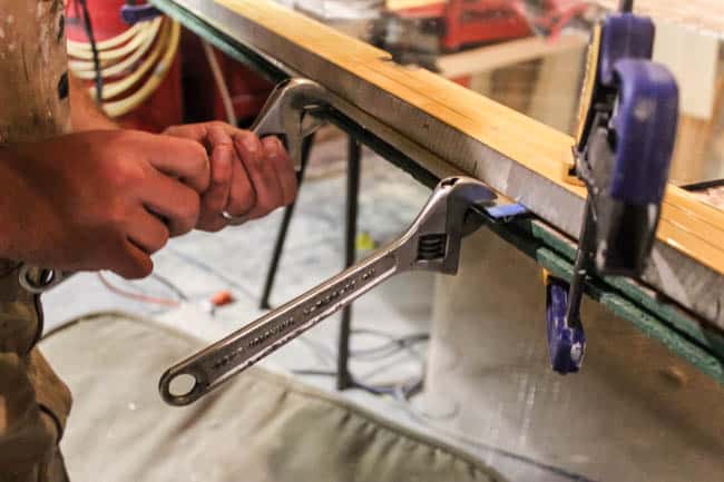 Learn to cut glass and build your own modern mirrors with this DIY tutorial! A simple way to re-use those old mirrors and turn them into something sleek and beautiful! Love the natural wood accents! 