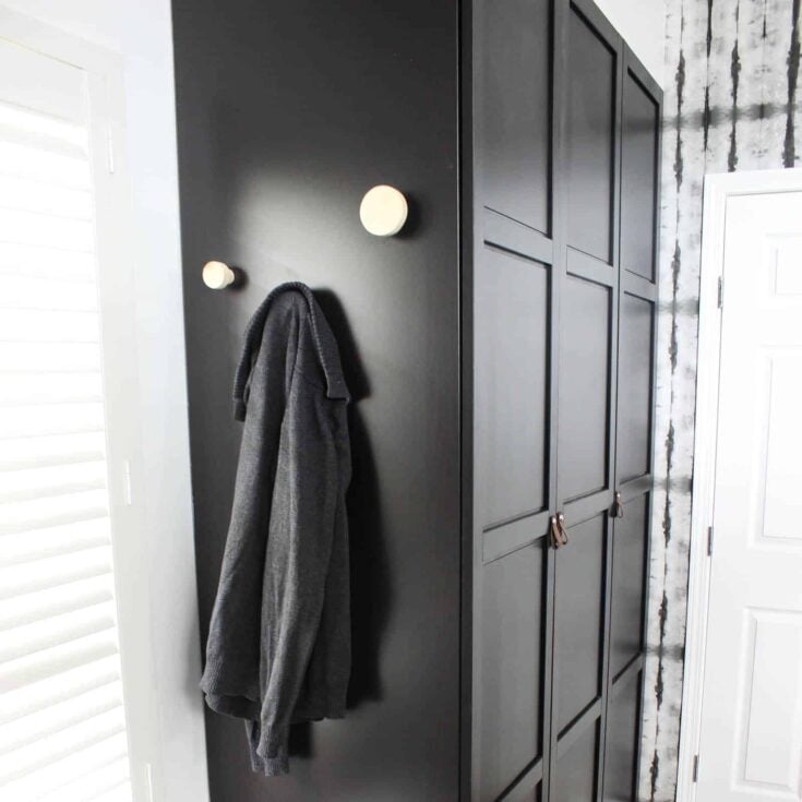 These modern DIY Wall Hooks are the perfect way to organize any hallway, bedroom, mudroom, or bathroom! These decorative wall hooks will act as the perfect clothing, purse, or coat hangers and are stylish too!