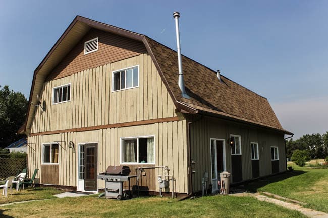 An image of a barn house