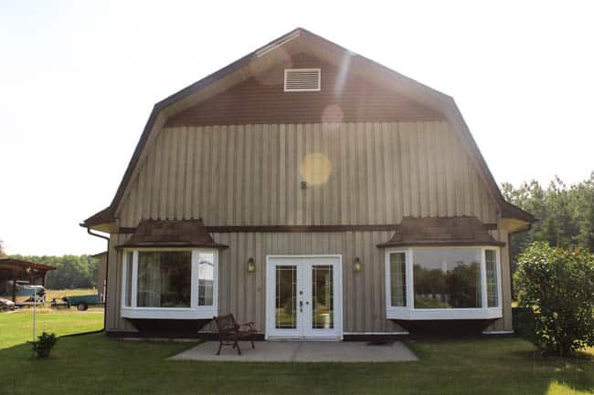 An image of a barn house