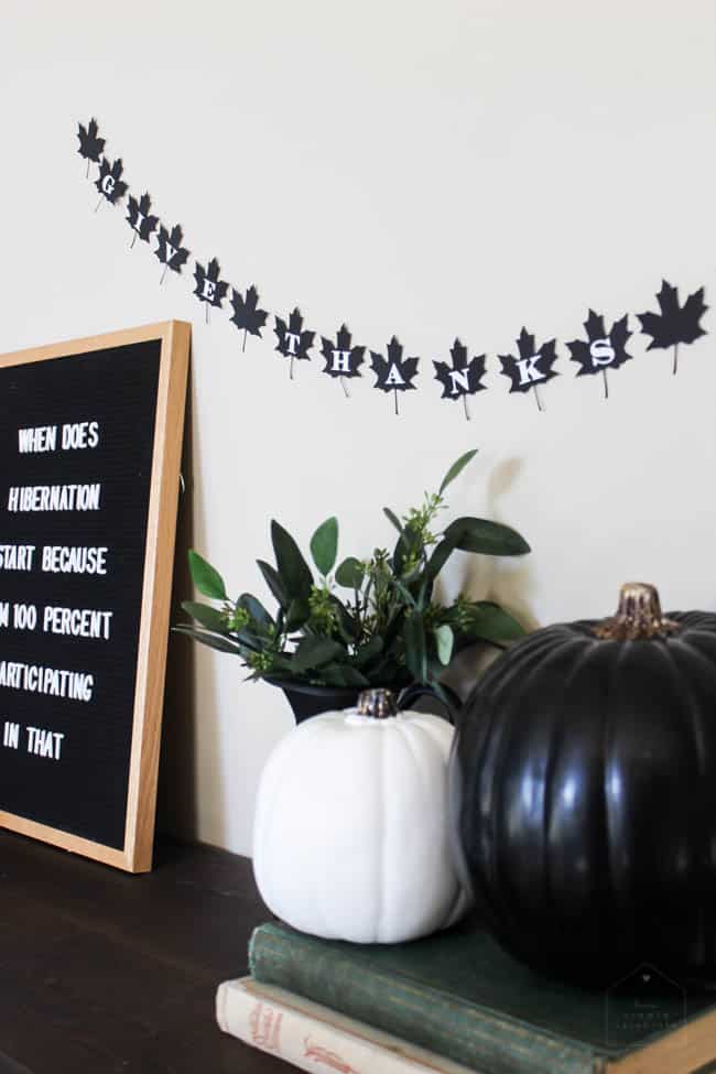 A beautiful modern fall decor idea. Make this simple black and white DIY leaf banner to celebrate Thanksgiving Day!