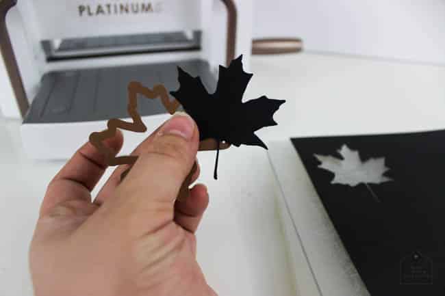 A beautiful modern fall decor idea. Make this simple black and white DIY leaf banner to celebrate Thanksgiving Day!