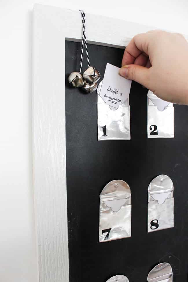 Love this simple modern advent calendar. The DIY metal envelopes are perfect for sharing your favourite winter and holiday activities. Love this idea for the Christmas season! 