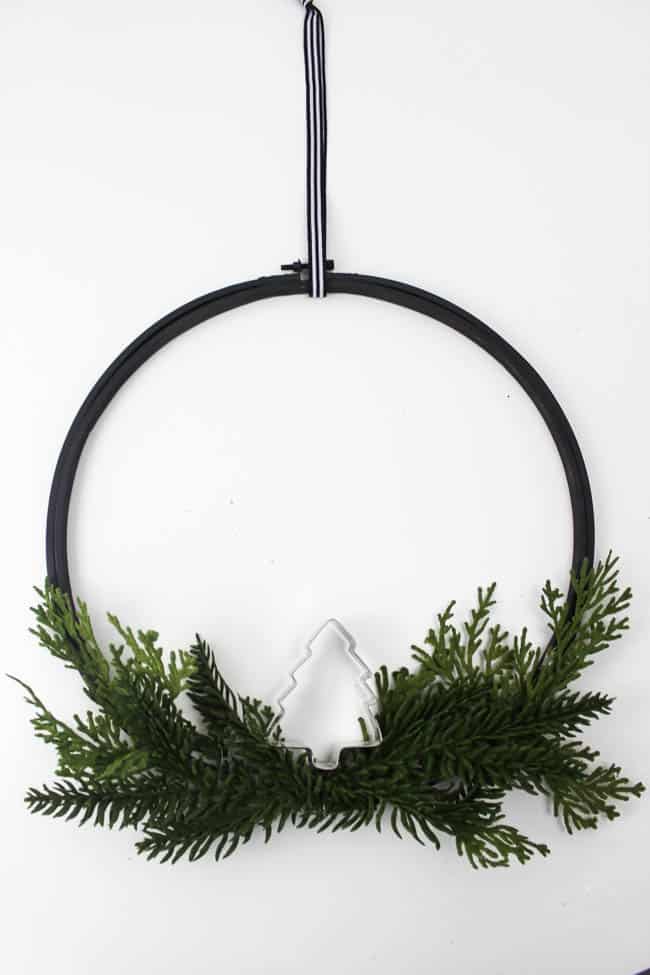 Completed DIY minimalist Christmas wreath.