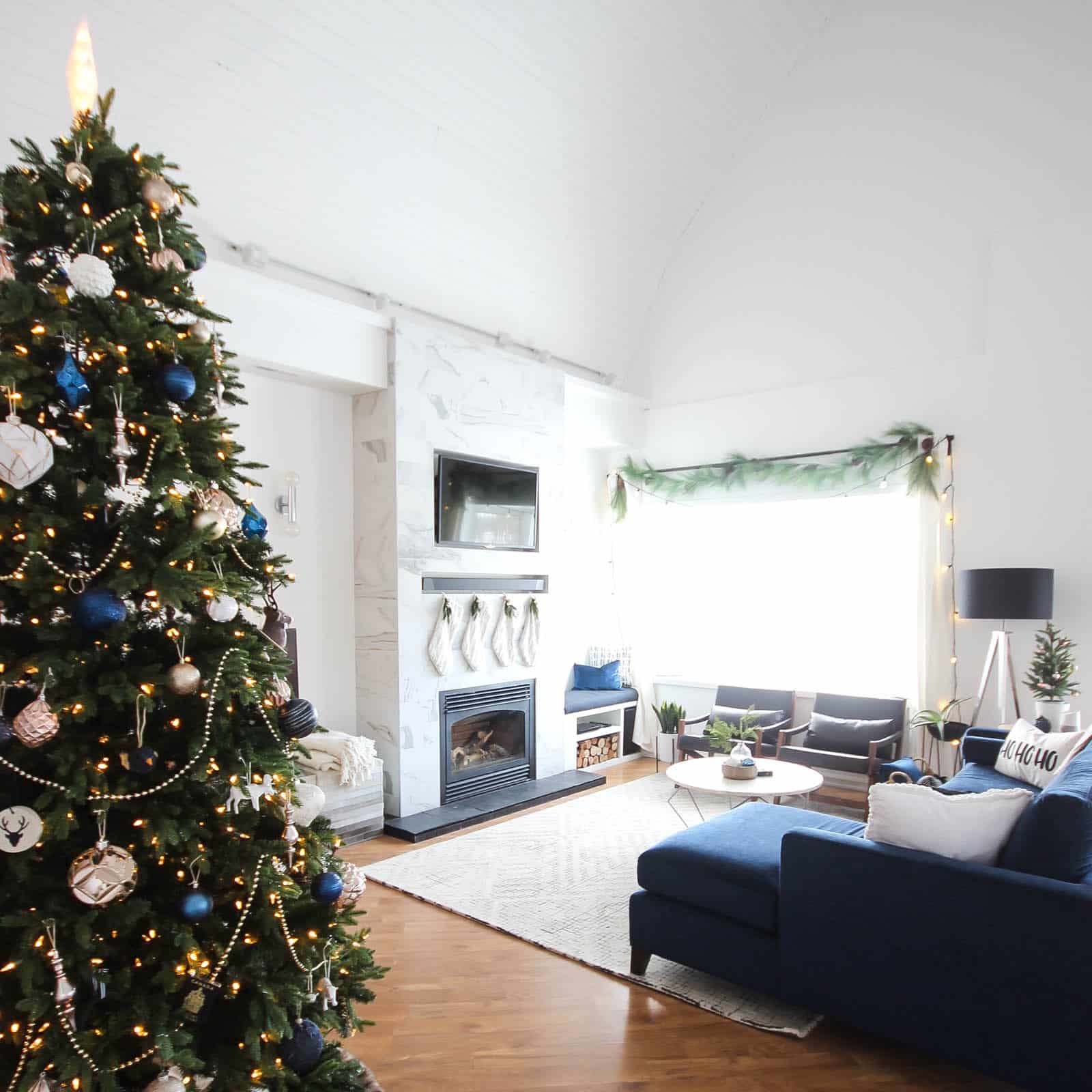 Love this modern Christmas home tour! Beautiful decorating ideas and inspiration for any home! Love the blue, black and white colour palette in this gorgeous contemporary living room.