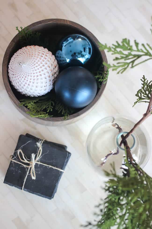 Love this modern Christmas home tour! Beautiful decorating ideas and inspiration for any home! Love the blue, black and white colour palette in this gorgeous contemporary living room. 