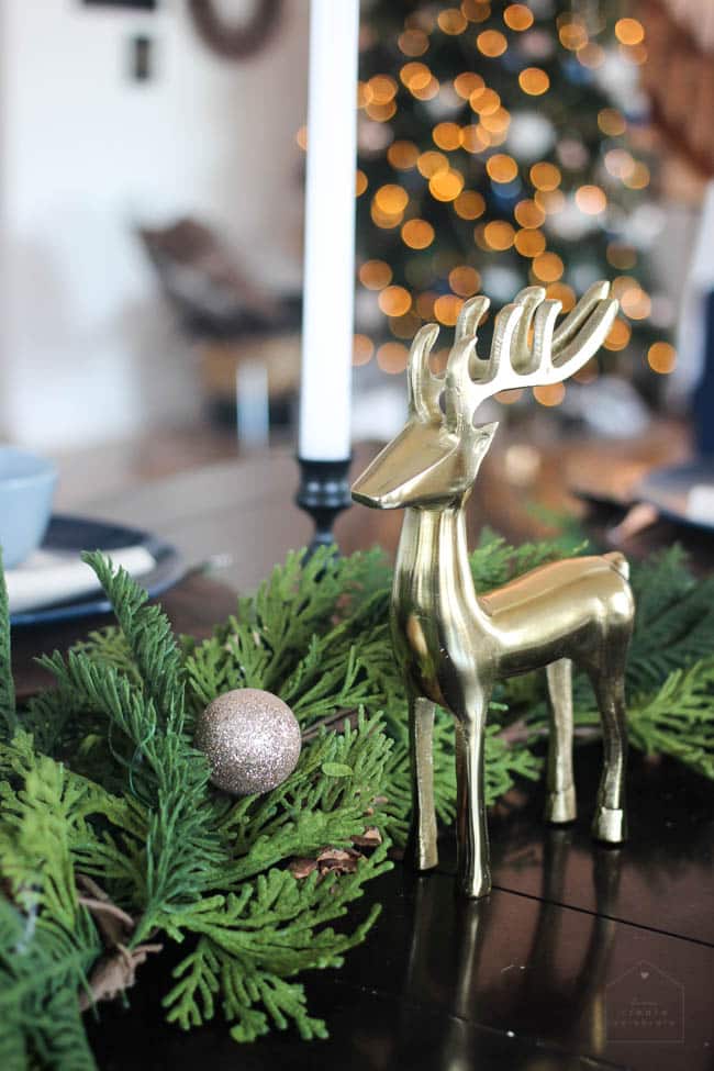 Gold deer decoration in the centrepiece