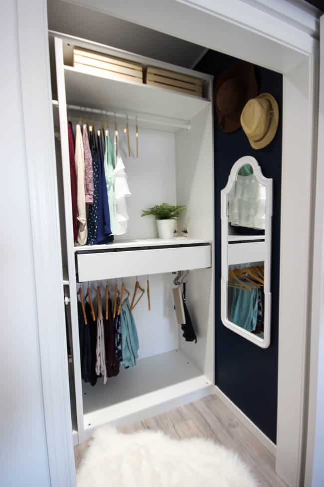 A stunning dream closet is possible, even when you only have a small space to work with! Love the modern ideas for this his & hers closet. A beautifully organized walk-in closet for a small room!