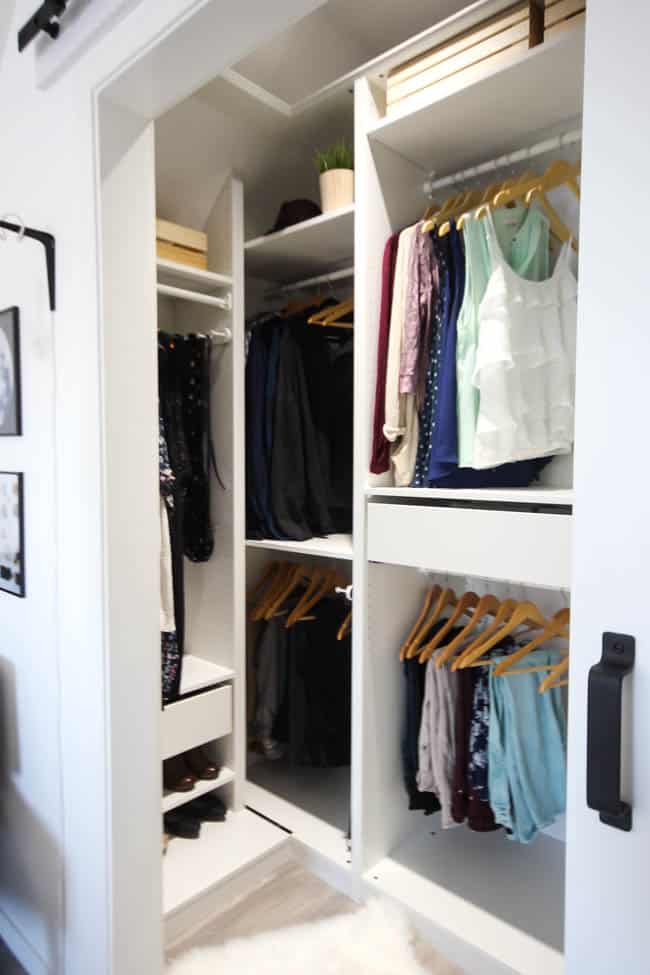 A stunning dream closet is possible, even when you only have a small space to work with! Love the modern ideas for this his & hers closet. A beautifully organized walk-in closet for a small room!