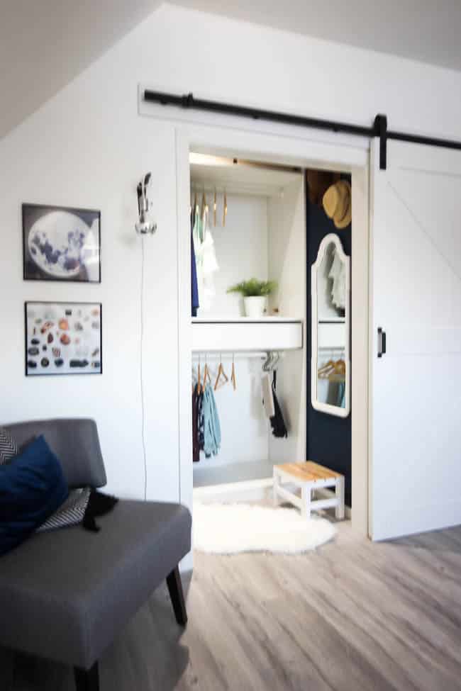 A stunning dream closet is possible, even when you only have a small space to work with! Love the modern ideas for this his & hers closet. A beautifully organized walk-in closet for a small room!