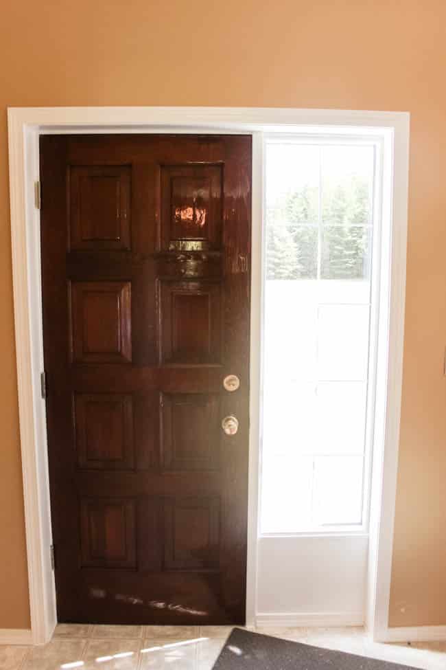 Wow! Beautiful modern entry design plans! Watch these homeowners transform this outdated mudroom into a beautiful, functional, and affordable entry! Love the black, white and wood colour palette and the herringbone floors in the new design!