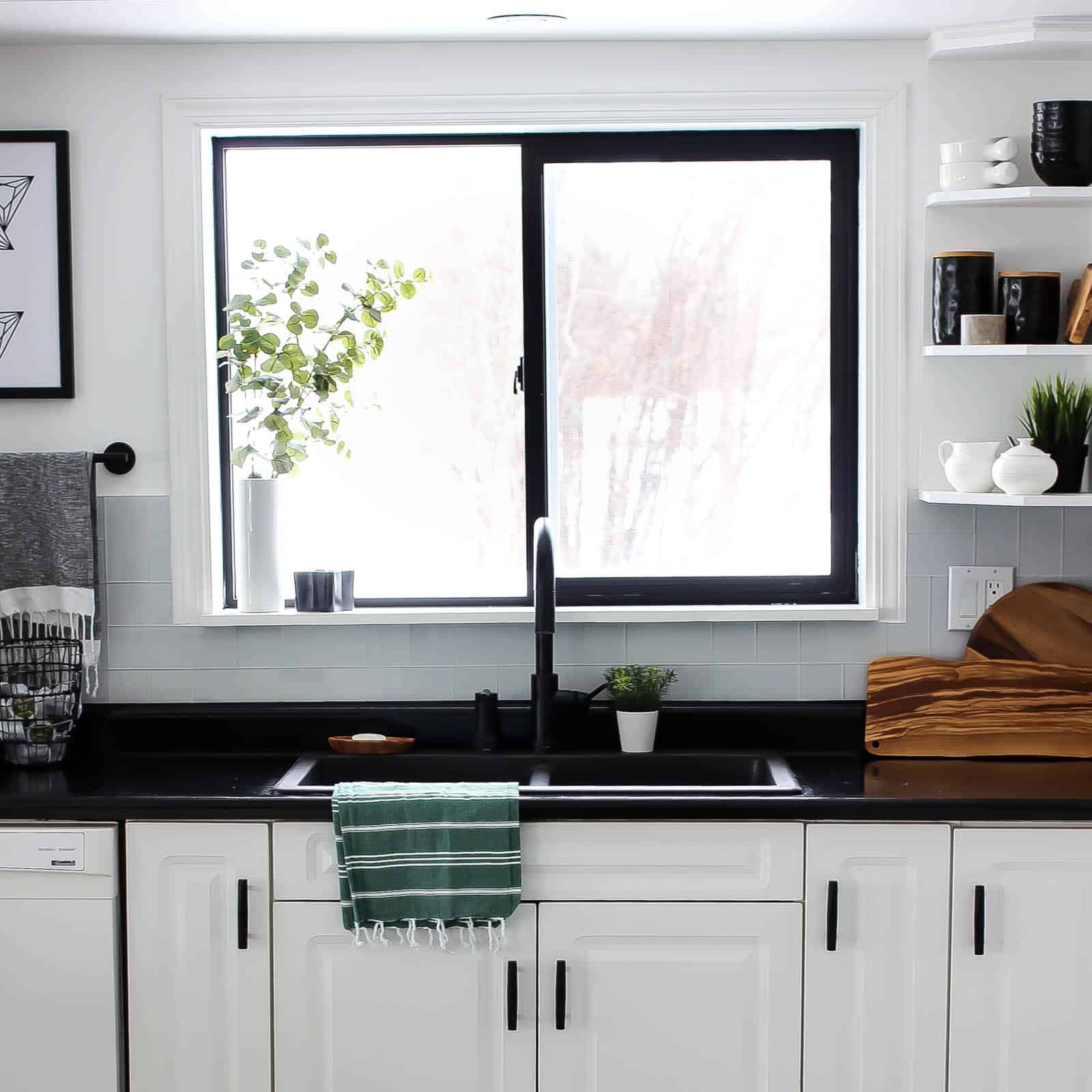 Love the look of black window frames! If you want to paint your own, here's one quick and easy DIY tutorial! Get the beautiful modern black windows for any interior room!