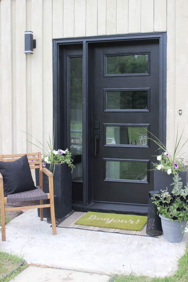 Quick and easy ways to add curb appeal to your front entry! Great budget-friendly tips for creating a front entry that is welcoming and beautiful. Transform your entry with a few of these simple ideas!