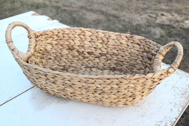 Beautiful black baskets! Make your own in five minutes by painting any old basket with the best black paint! Beautiful storage idea for this modern entry! 