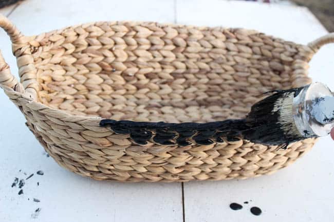 Beautiful black baskets! Make your own in five minutes by painting any old basket with the best black paint! Beautiful storage idea for this modern entry! 