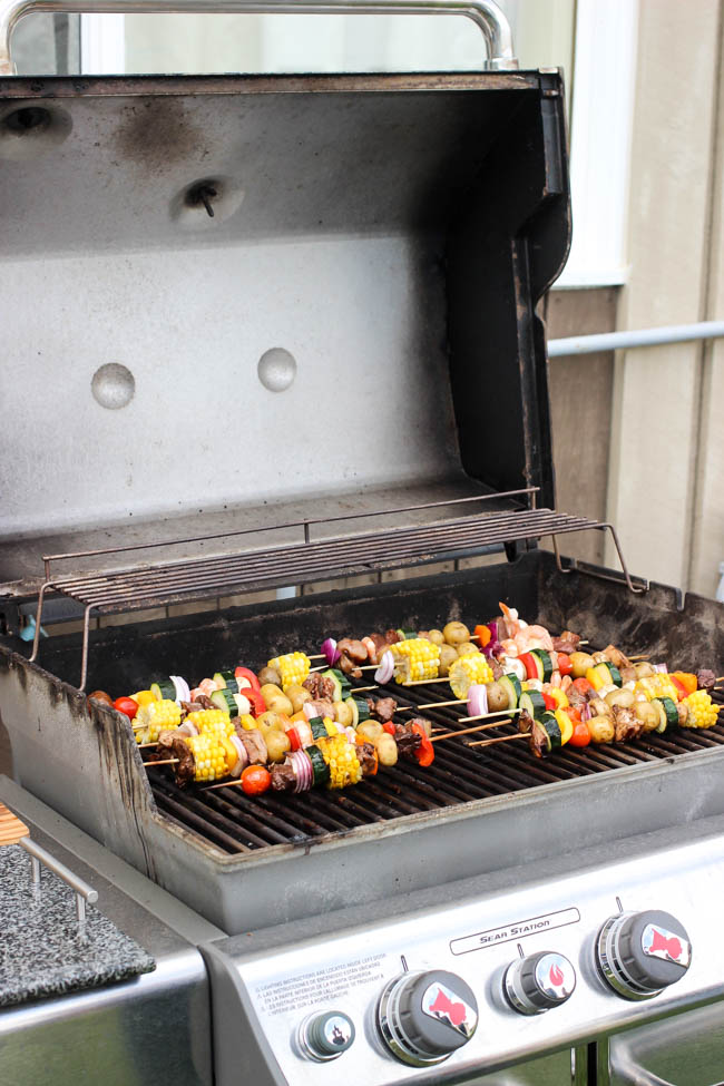 DIY Shish Kabob Bar! What an amazing idea for entertaining friends and family! Set-up your kabob bar by the BBQ and let everyone enjoy their own delicious shish kabobs.