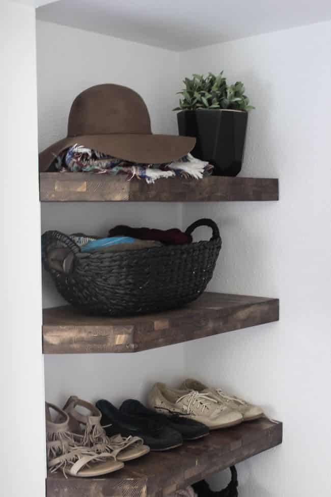 Beautiful black baskets! Make your own in five minutes by painting any old basket with the best black paint! Beautiful storage idea for this modern entry! 