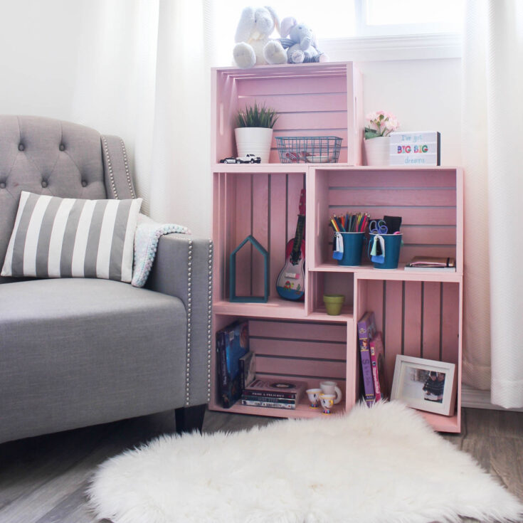 Wow! Amazing crate bookshelf idea! Use wooden crates and spray paint in a unique way to make some beautiful home decor for your child's bedroom or nursery! Love this pick colour for a girl's room! Pretty and pink :)