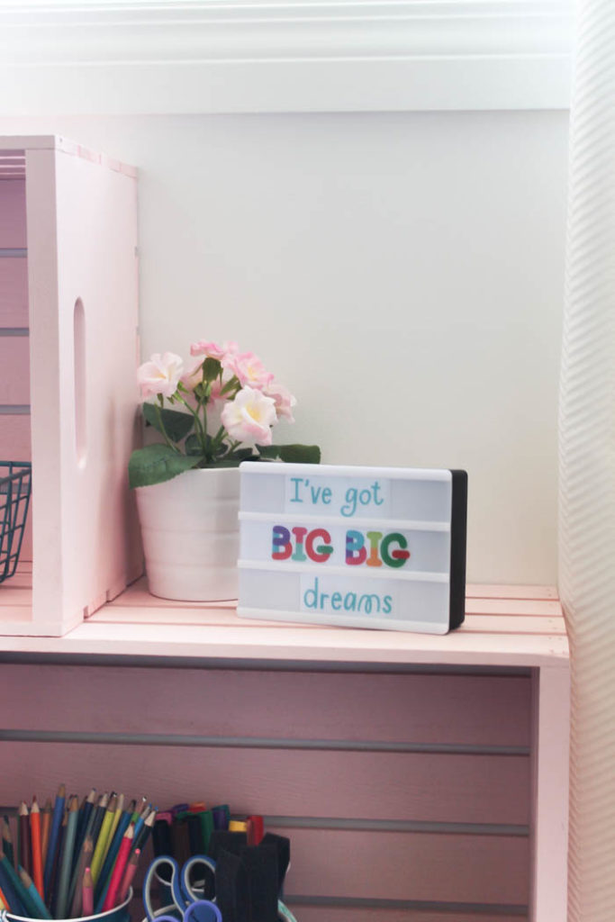 Wow! Amazing crate bookshelf idea! Use wooden crates and spray paint in a unique way to make some beautiful home decor for your child's bedroom or nursery! Love this pick colour for a girl's room! Pretty and pink :) 