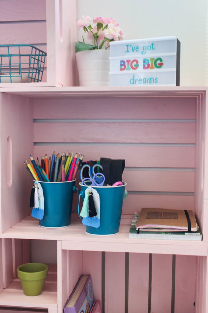 Wow! Amazing crate bookshelf idea! Use wooden crates and spray paint in a unique way to make some beautiful home decor for your child's bedroom or nursery! Love this pick colour for a girl's room! Pretty and pink :) 