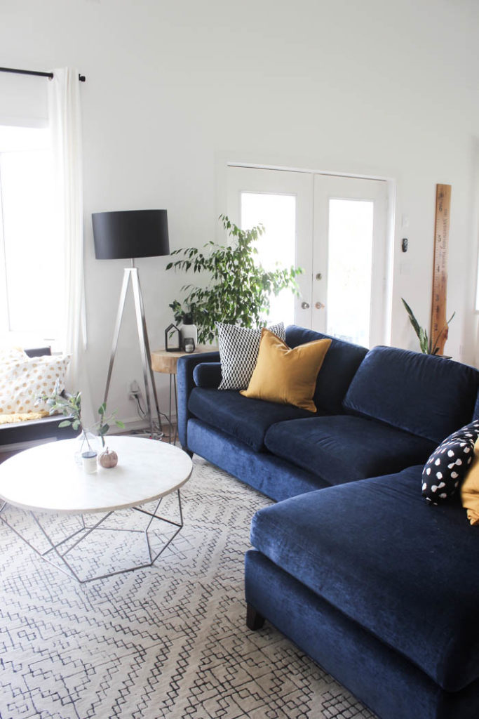 A beautiful cozy fall home tour! Love the pops of mustard yellow in this monochromatic modern fall living room! Beautiful minimalistic way to style a living room for autumn! 